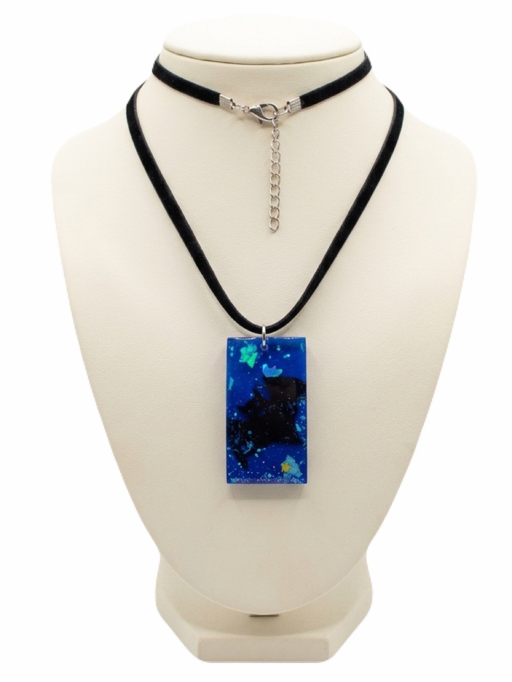 New Handmade Glow In The Dark Blue & Black Bat Necklace Great For Halloween